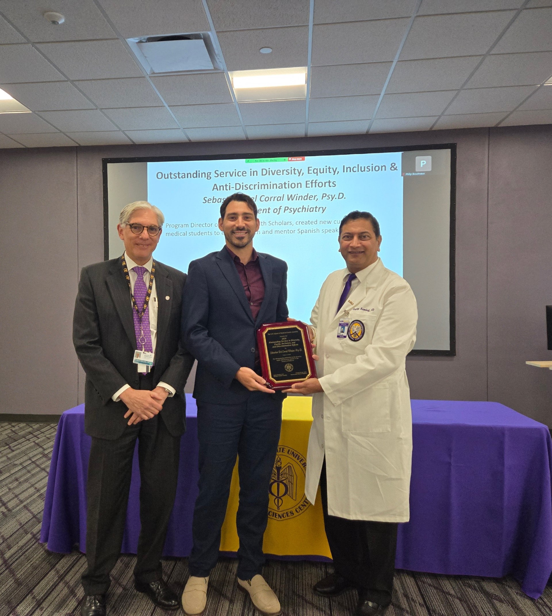 Dr. Del Corral accepts award