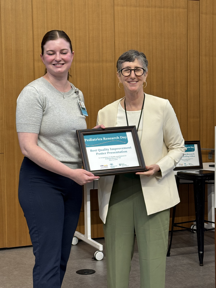 Caroline Gueniot accepts award.