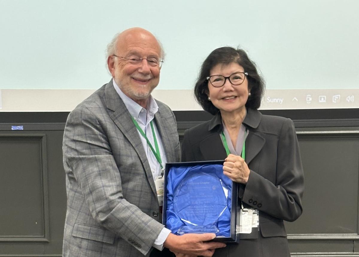 Dr. Yu receives award