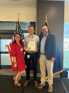 Dr. Matthew Dear accepts VA award.