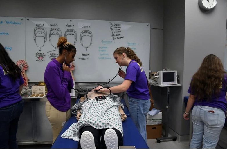 High school students learn basic medical procedures at Day With Docs